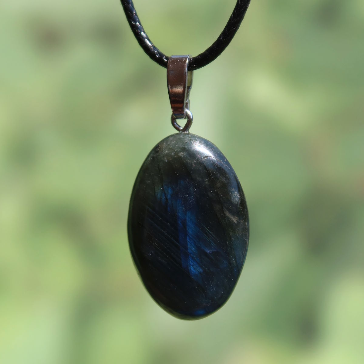 Natürlicher 1A Labradorit Anhänger, poliert mit Silberschlaufe 34mm - für Entspannung und Kreativität - UNIKAT Nr. 18