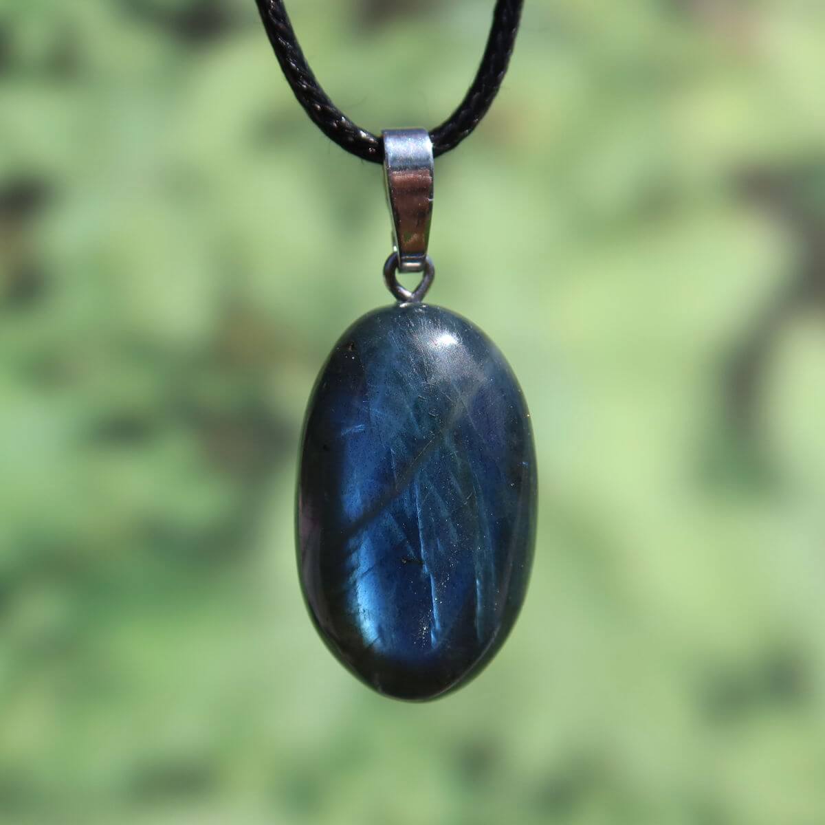 Polished Labradorite Pendant with Silver Loop, 31mm - Unique Gemstone Shimmer - Available Online, Steinwelten, Wiener Neustadt, Graz.