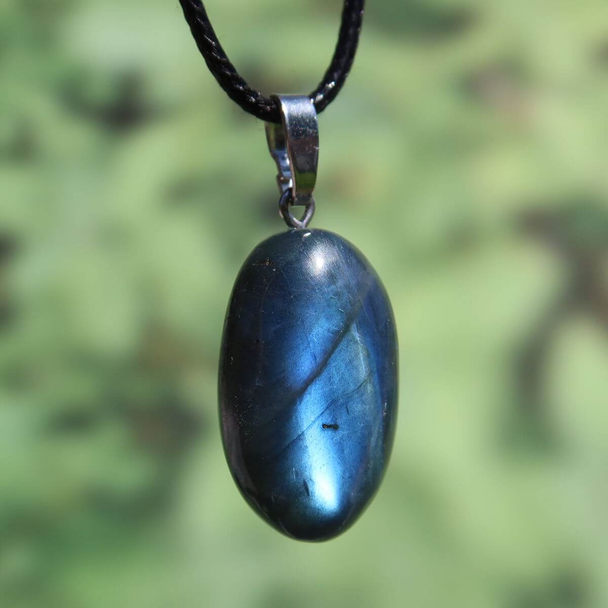 Polished Labradorite Pendant with Silver Loop, 31mm - Unique Gemstone Shimmer - Available Online, Steinwelten, Wiener Neustadt, Graz.