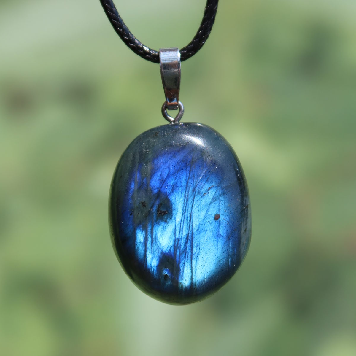 Natürlicher 1A Labradorit Anhänger, poliert mit Silberschlaufe 32mm - für Entspannung und Kreativität - UNIKAT Nr. 4