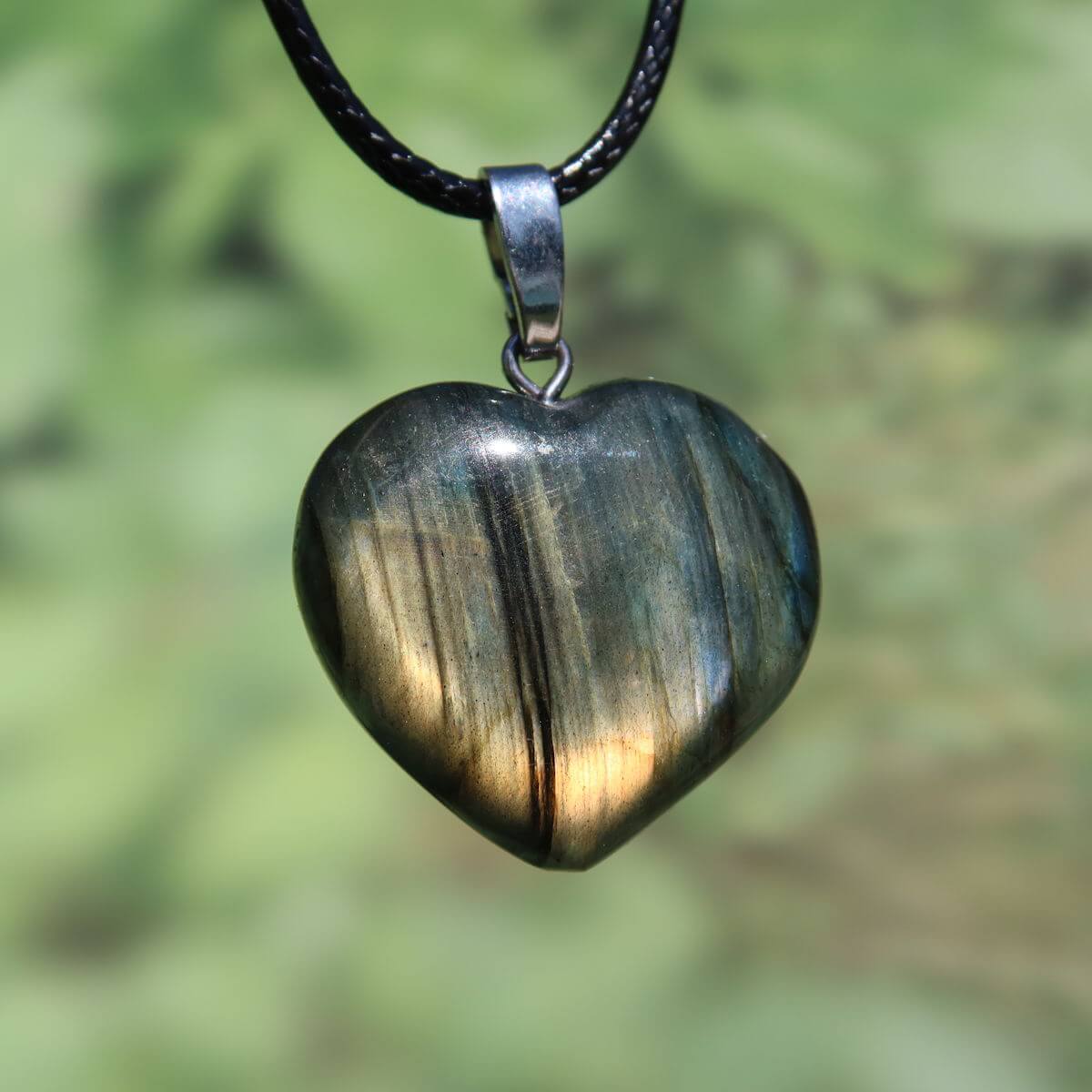 Labradorit Herz Anhänger 25mm mit lebendigen Blau- und Goldtönen, ideal für Intuition und Spiritualität, UNIKAT Nr. 40.