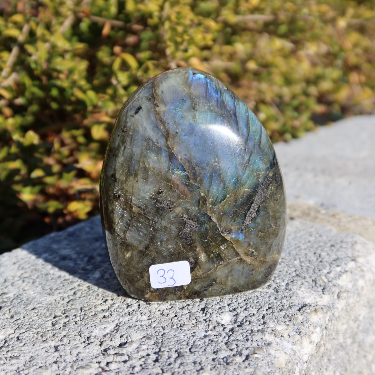 Labradorit Freiform poliert - 8x7cm - Intuition und Kreativität Nr.33, schimmernd in Blau- und Grüntönen, Exklusives Steinwelten Design