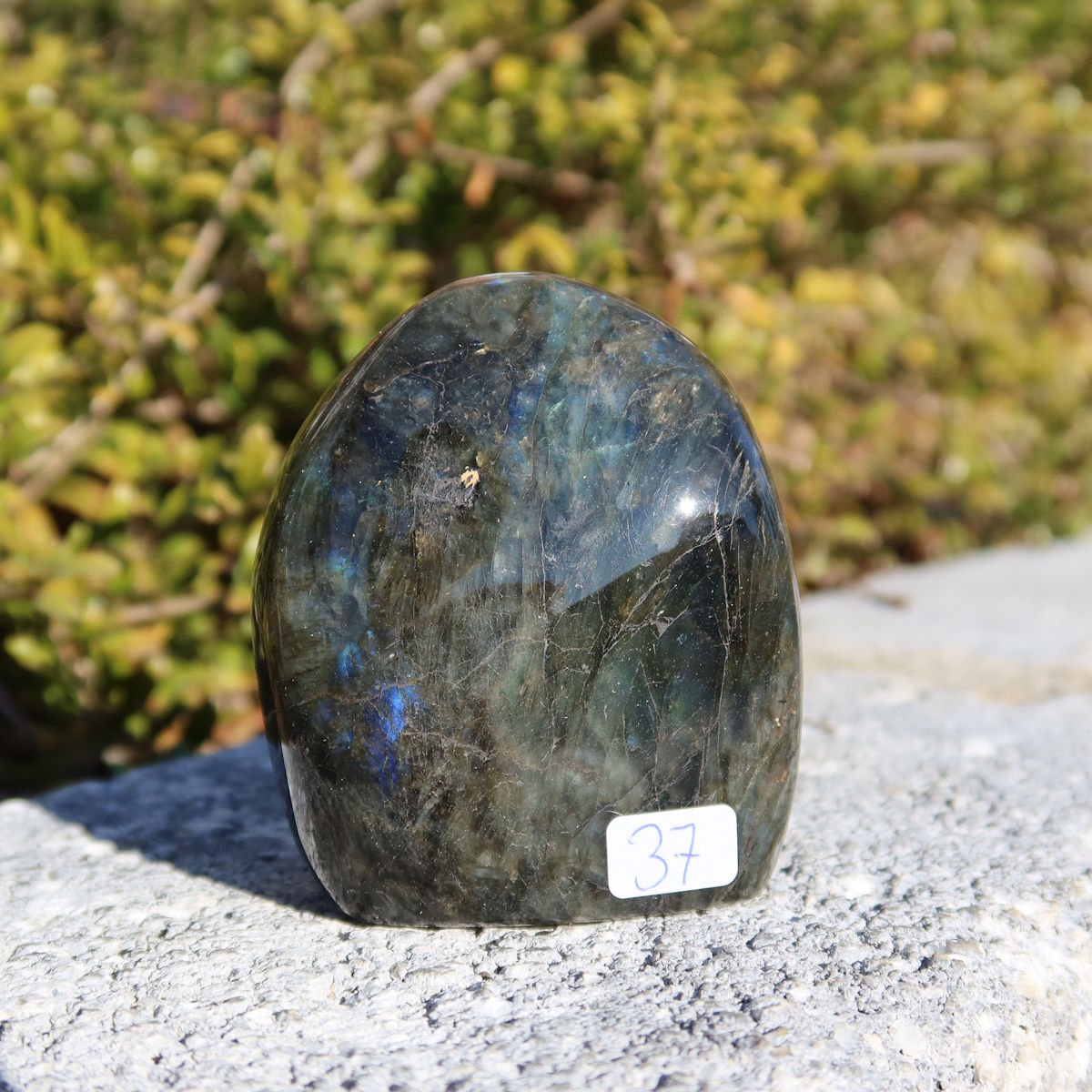 Labradorit Freiform poliert - 6x5cm - Intuition und Kreativität Nr.37, Naturstein mit faszinierendem Farbspiel und Labradoreszenz von Steinwelten