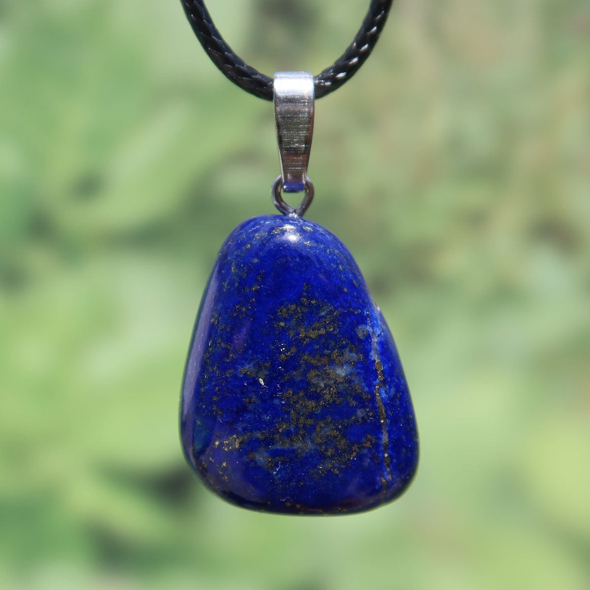 Blauer Lapislazuli Anhänger mit goldenen Sprenkeln und Silberöse, 27mm, einzigartiges Unikat Nr. 23