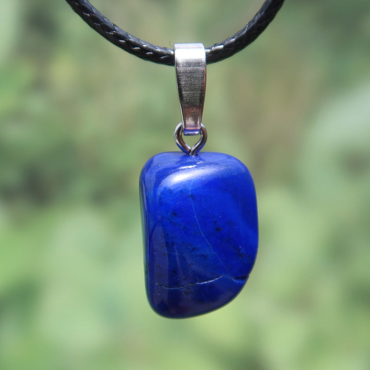 Natürlicher Lapislazuli Anhänger mit Silberöse, 21mm, blau mit goldenen Sprenkeln, Unikat, hochwertig verarbeitet für lange Haltbarkeit.