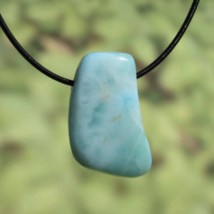 Echter Larimar Anhänger gebohrt 40mm mit stilvollem Look, einzigartiger Edelstein aus der Dominikanischen Republik, UNIKAT Nr. 7