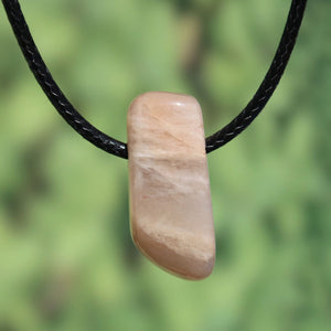 1A Qualität Mondstein weiß gebohrt - Weiblichkeit und Intuition - UNIKAT Nr. 8, glänzender Anhänger mit sanftem weißen Schimmer