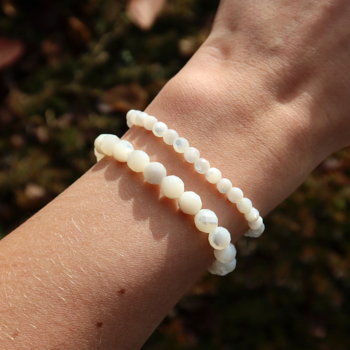 Bracciale con pietre preziose in madreperla sfaccettata - 1 pezzo - disponibile in varianti da 4-6 o 8 mm