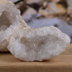 Quarz Geode geöffnet – Glücksgeode – Stabilität und Klarheit – 14x10x10cm - Unikat Nr. 19, mit einzigartigen Quarz Kristallen