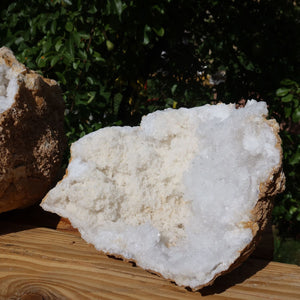 Quarz Geode geöffnet -XXL– Glücksgeode – Stabilität und Klarheit – 30x25x20cm- Unikat Nr. 2 auf Holz