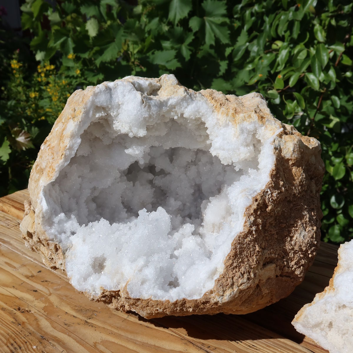 Quarz Geode geöffnet -XXL– Glücksgeode – Stabilität und Klarheit – 30x25x20cm- Unikat Nr. 2, natürliche Dekoration aus Marokko.