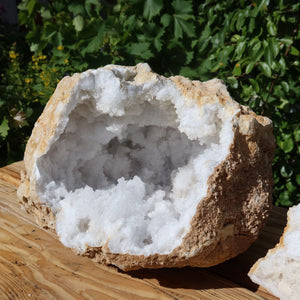 Quarz Geode geöffnet -XXL– Glücksgeode – Stabilität und Klarheit – 30x25x20cm- Unikat Nr. 2, natürliche Dekoration aus Marokko.