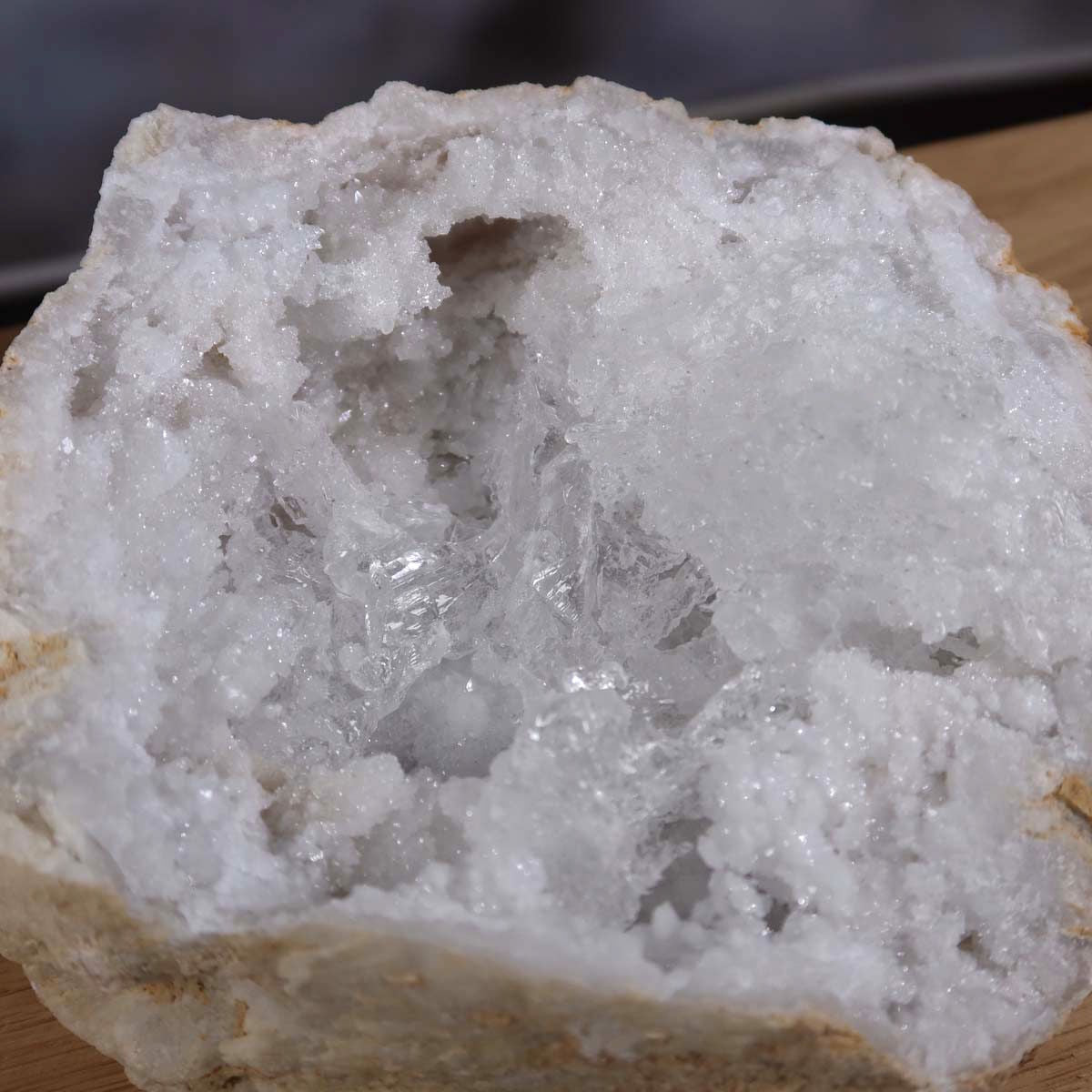 Quarz Geode geöffnet – Glücksgeode – Stabilität und Klarheit – 13x11x8 cm- Unikat Nr. 21 aus Marokko mit Quarz Kristallen