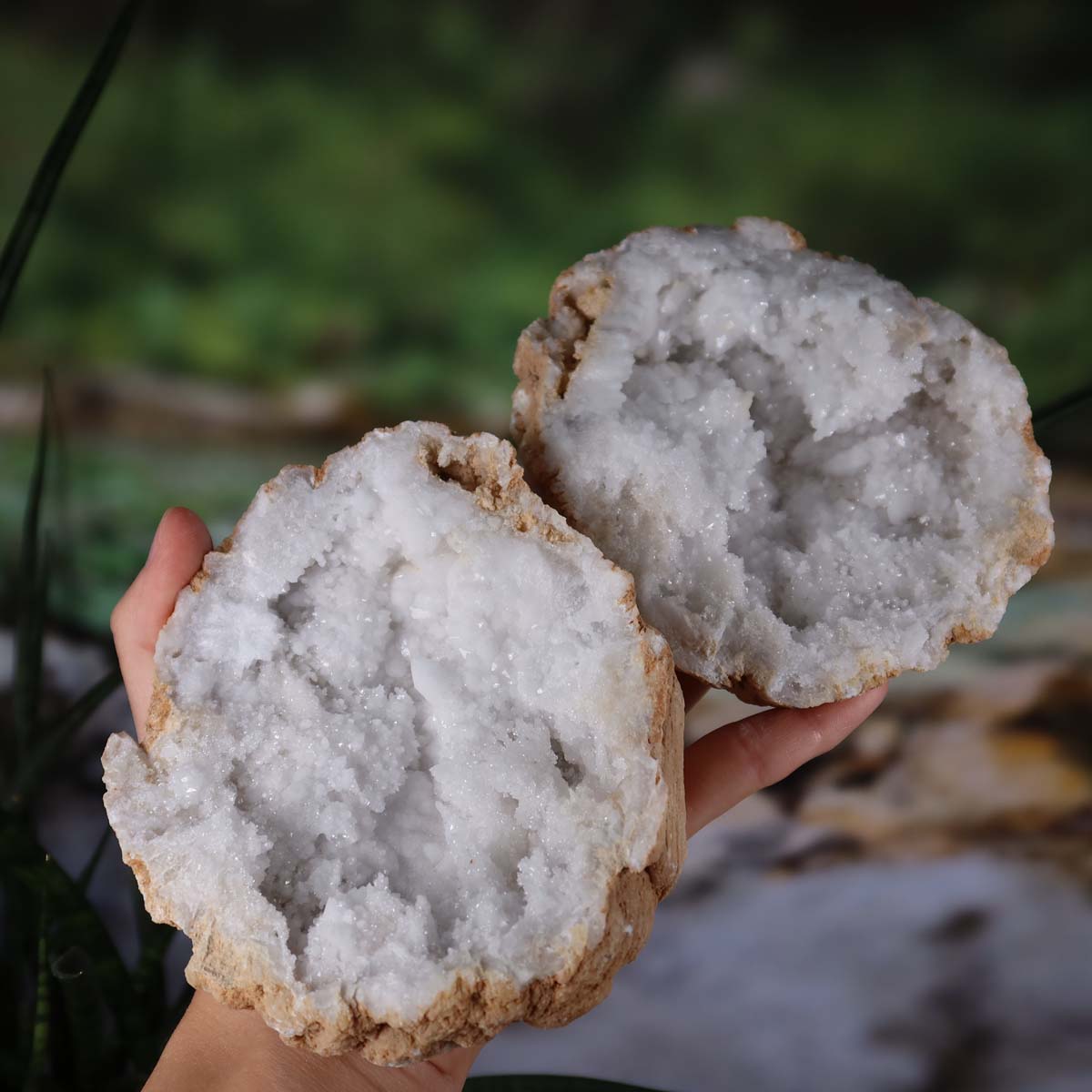 Quarz Geode geöffnet – Glücksgeode – Stabilität und Klarheit – 12x10x5 cm- Unikat Nr. 23, natürliche Quarz Kristalle aus Marokko