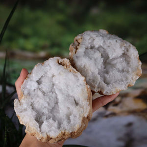 Quarz Geode geöffnet – Glücksgeode – Stabilität und Klarheit – 12x10x5 cm- Unikat Nr. 23, natürliche Quarz Kristalle aus Marokko