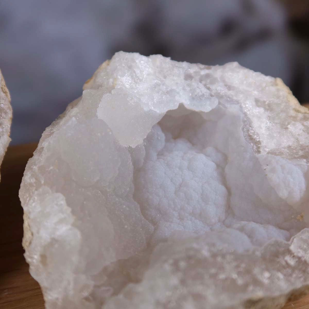 Quarz Geode geöffnet – Glücksgeode – Stabilität und Klarheit – 12x11x9 - Unikat Nr. 25, wunderschöne Quarz Kristalle aus Marokko