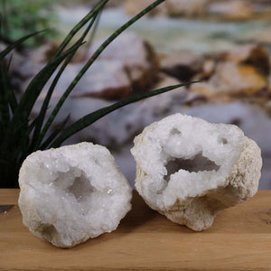 Quarz Geode geöffnet – Glücksgeode – Stabilität und Klarheit – 15x11x10cm - Unikat Nr. 28, naturbelassene Dekoration aus Marokko