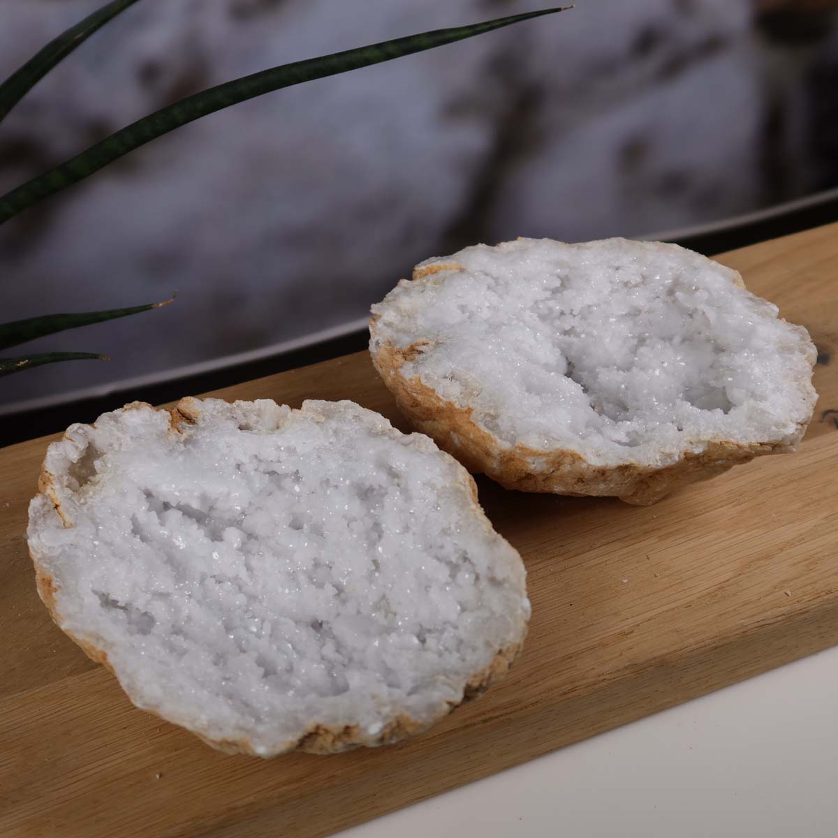 Quarz Geode geöffnet – Glücksgeode – Stabilität und Klarheit – 12x8x10cm - Unikat Nr. 31, Naturprodukt aus Marokko mit Quarz Kristallen.