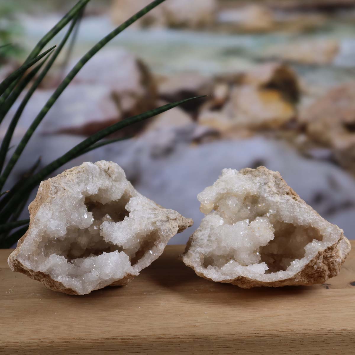 Quarz Geode geöffnet – Glücksgeode – Stabilität und Klarheit – 14x10x8cm - Unikat Nr. 32 mit Quarzkristallen aus Marokko