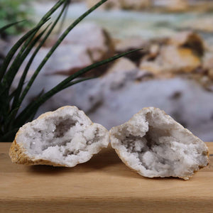 Quarz Geode geöffnet – Glücksgeode – Stabilität und Klarheit – 14x10x6cm - Unikat Nr. 33, natürliche Quarz Kristalle, Wohnraumdekoration