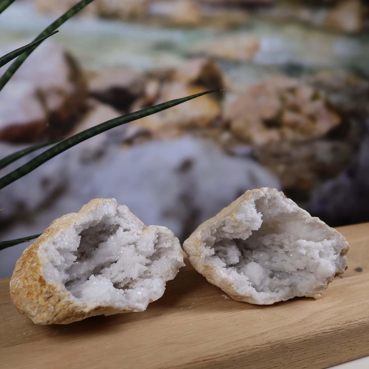 Quarz Geode geöffnet – Glücksgeode – Stabilität und Klarheit – 14x10x6cm - Unikat Nr. 33, natürlicher Marmorset Quarz