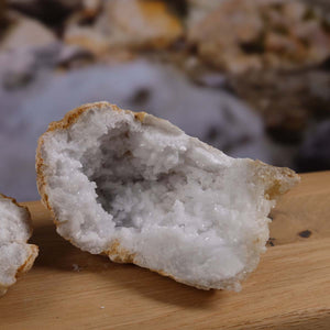 Quarz Geode geöffnet – Glücksgeode – Stabilität und Klarheit – 12x10x6cm - Unikat Nr. 34 aus Marokko mit Quarz Kristallen