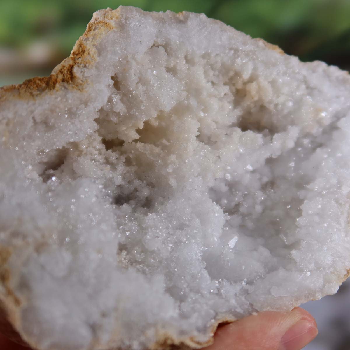 Quarz Geode geöffnet – Glücksgeode – Stabilität und Klarheit – 13x9x2 - Unikat Nr. 36