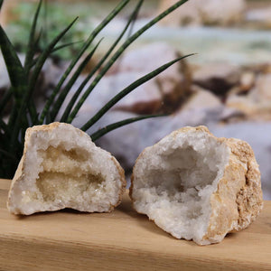 Quarz Geode geöffnet – Glücksgeode – Stabilität und Klarheit – 13x9x7cm - Unikat Nr. 37 mit Quarz Kristallen, Naturprodukt