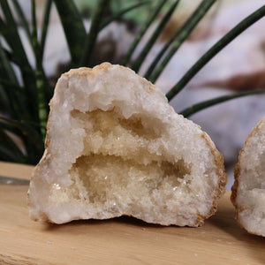 Quarz Geode geöffnet – Glücksgeode – Stabilität und Klarheit – 13x9x7cm - Unikat Nr. 37, natürliche Quarzkristalle aus Marokko