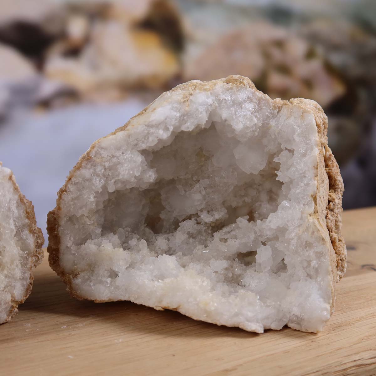 Quarz Geode geöffnet – Glücksgeode – Stabilität und Klarheit – 13x9x7cm - Unikat Nr. 37 mit Quarz Kristallen, Naturprodukt