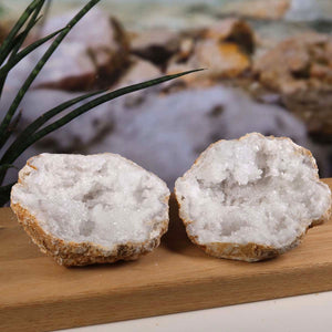 Quarz Geode geöffnet – Glücksgeode – Stabilität und Klarheit – 10x11x8cm - Unikat Nr. 42, natürliche Dekoration mit Kristallen