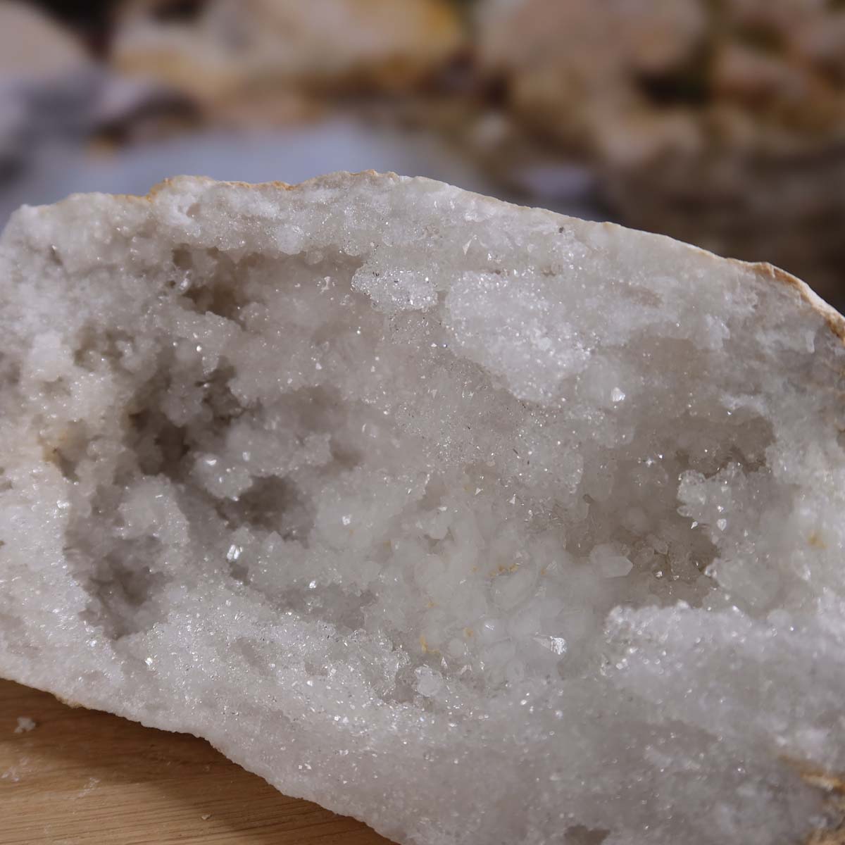 Quarz Geode geöffnet – Glücksgeode – Stabilität und Klarheit – 15x10x8cm - Unikat Nr. 46, Marokkanische Quarzkristalle