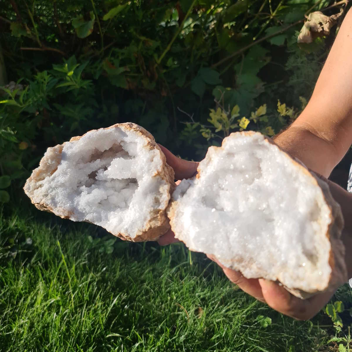 Quartz geode opened -XXL– lucky geode – stability and clarity – unique No. 7
