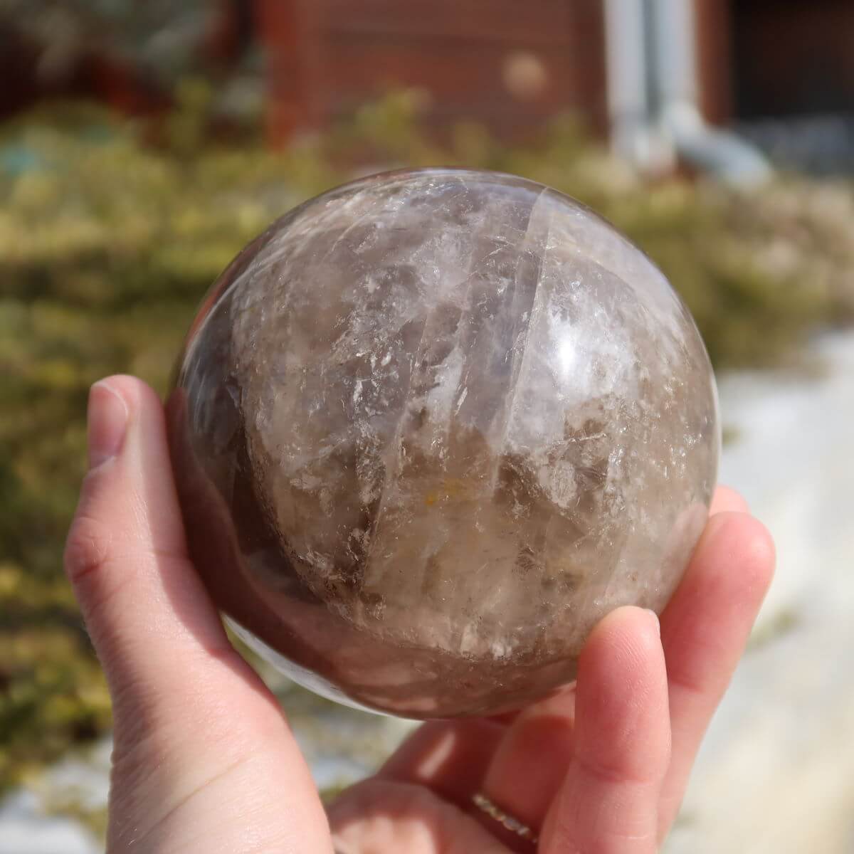 Rauchquarz Kugel geschliffen UNIKAT Nr. 10, Steinkugel in einzigartigem Braun-Grau-Ton, erhältlich bei Steinwelten, jetzt online kaufen