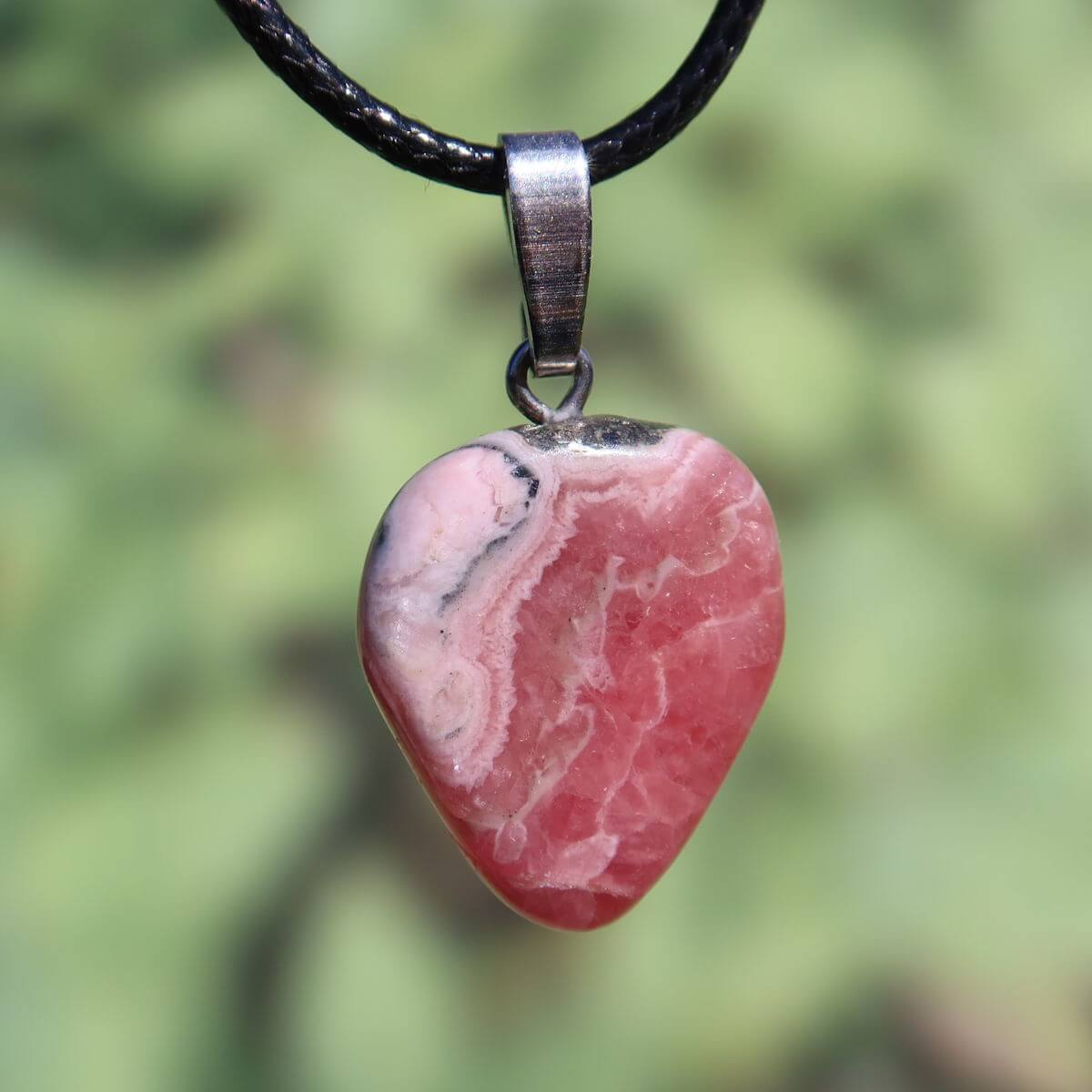 Rhodochrosit Anhänger mit Silberöse, 1A Qualität, erhältlich bei Steinwelten in Graz und Wiener Neustadt, jetzt online kaufen.