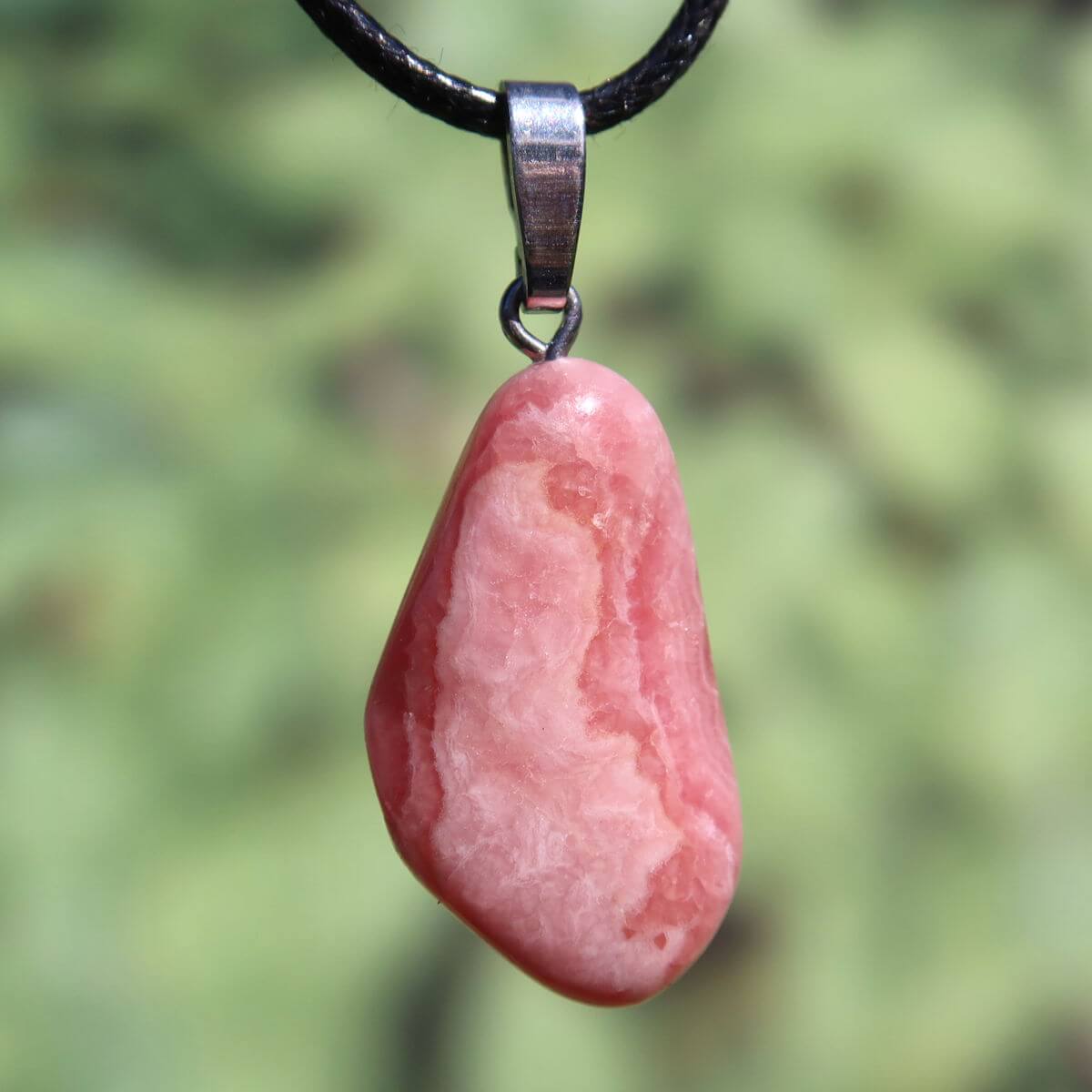 Rhodochrosit Anhänger 1A Qualität, rosa-rot Edelstein aus Argentinien, Silberöse, online kaufen bei Steinwelten.