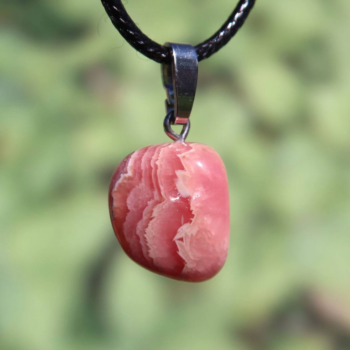 Rhodochrosit Anhänger mit rosa Struktur und Silberöse aus Graz und Wiener Neustadt, online kaufen bei Steinwelten