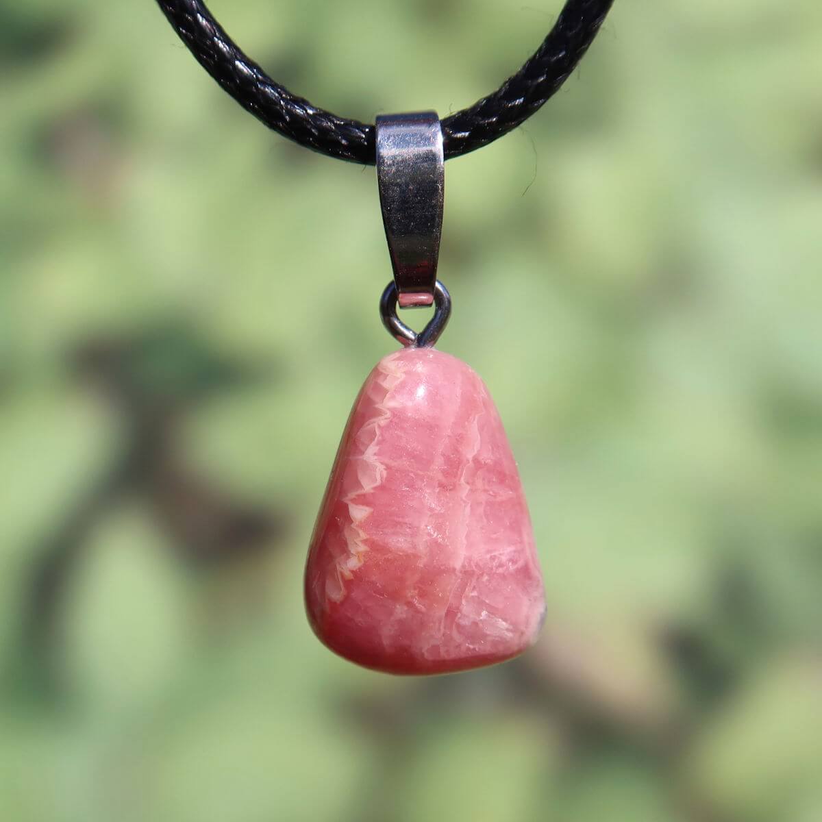 Rhodochrosit Anhänger mit Silberöse, rosa bis rote Maserung, 1A Qualität, Steinwelten Graz und Wiener Neustadt