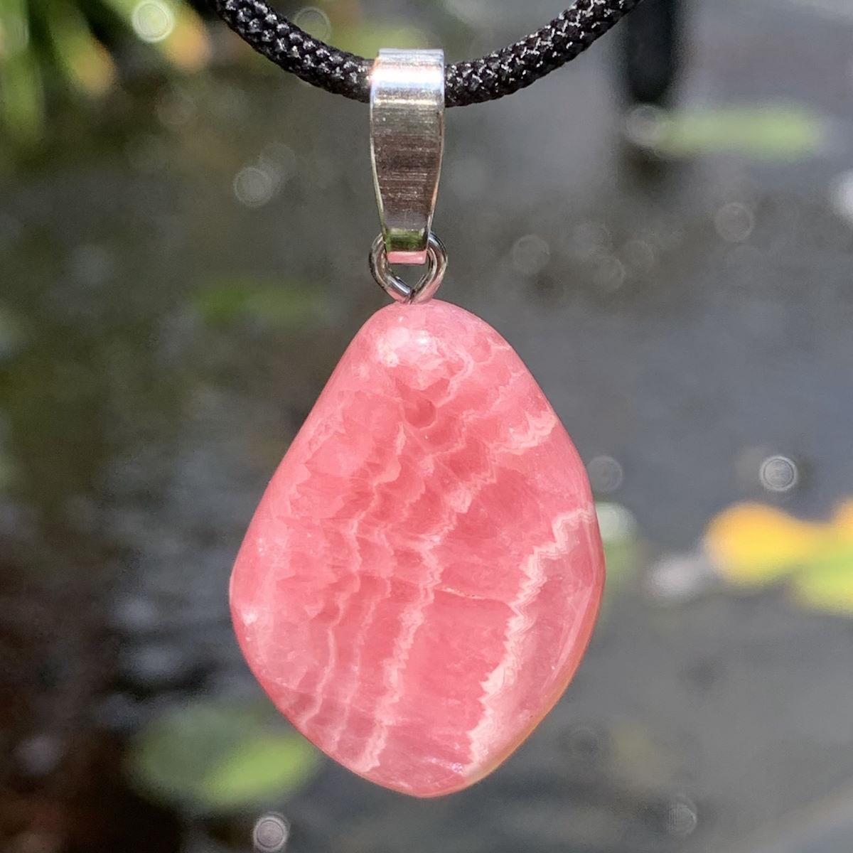 Rhodochrosit von Steinwelten als Anhänger 