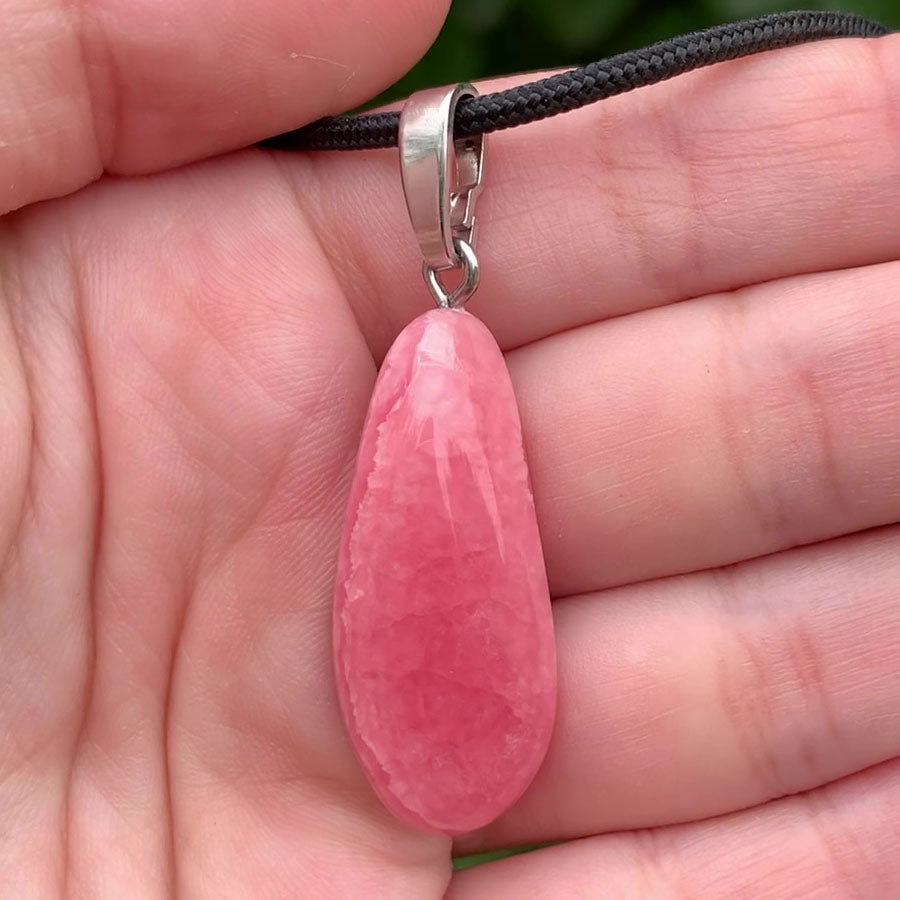 Rhodochrosit als Kettenanhänger kaufen bei Steinwelten 