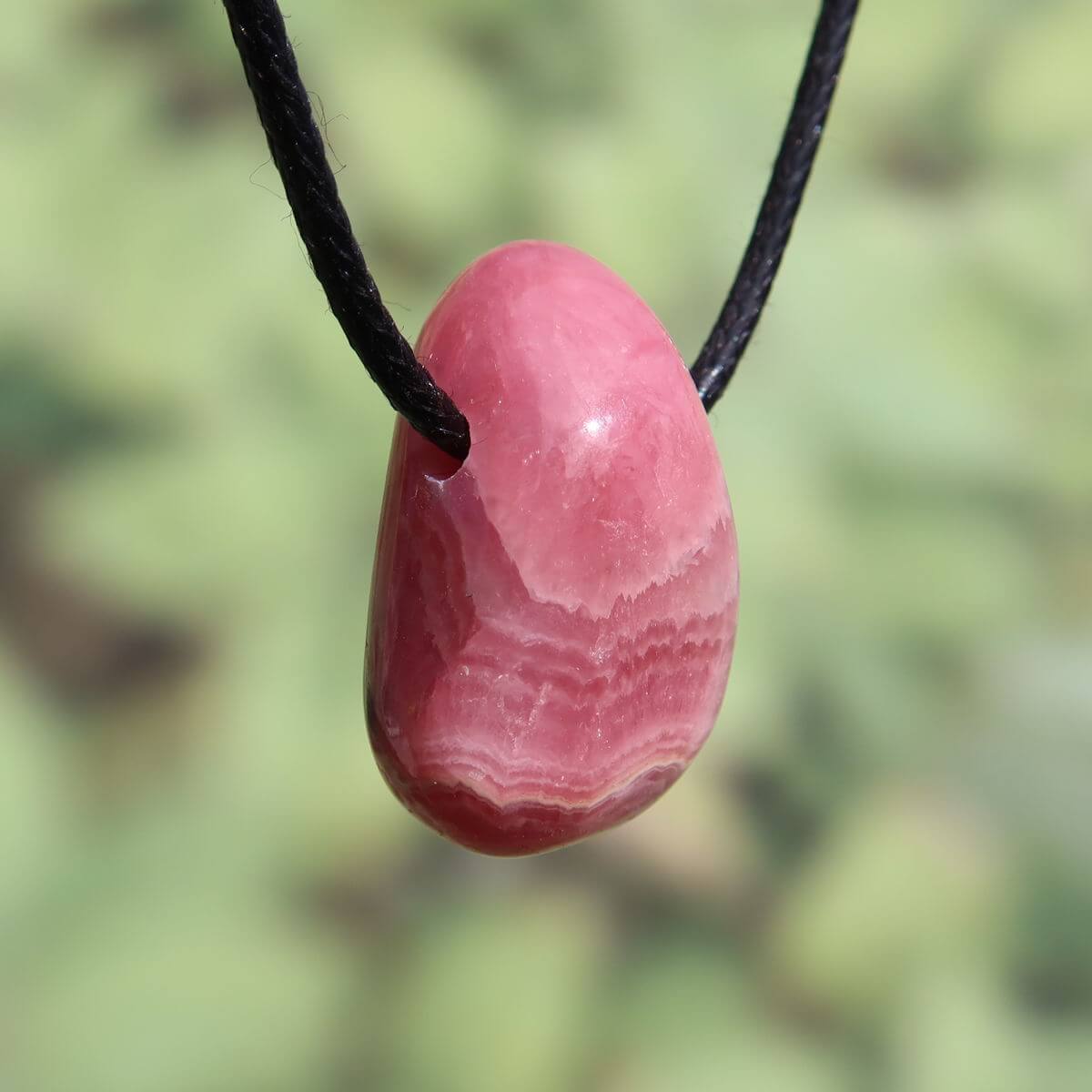 Rhodochrosit Anhänger, 1A Qualität, einzigartige rosa Maserung, erhältlich bei Steinwelten Graz und Wiener Neustadt online kaufen.