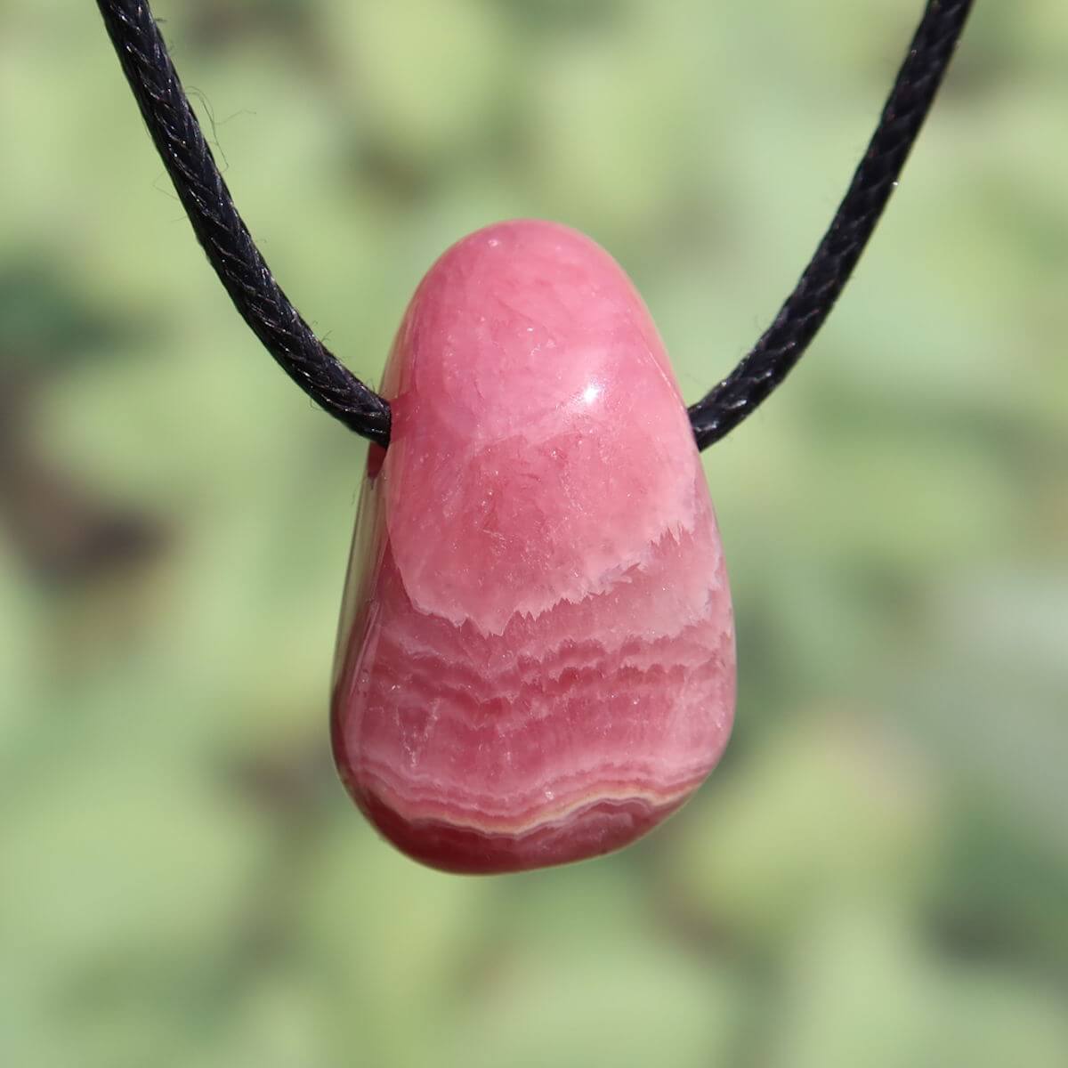 Rhodochrosit Anhänger, 1A Qualität, einzigartige rosa Maserung, erhältlich bei Steinwelten Graz und Wiener Neustadt online kaufen.