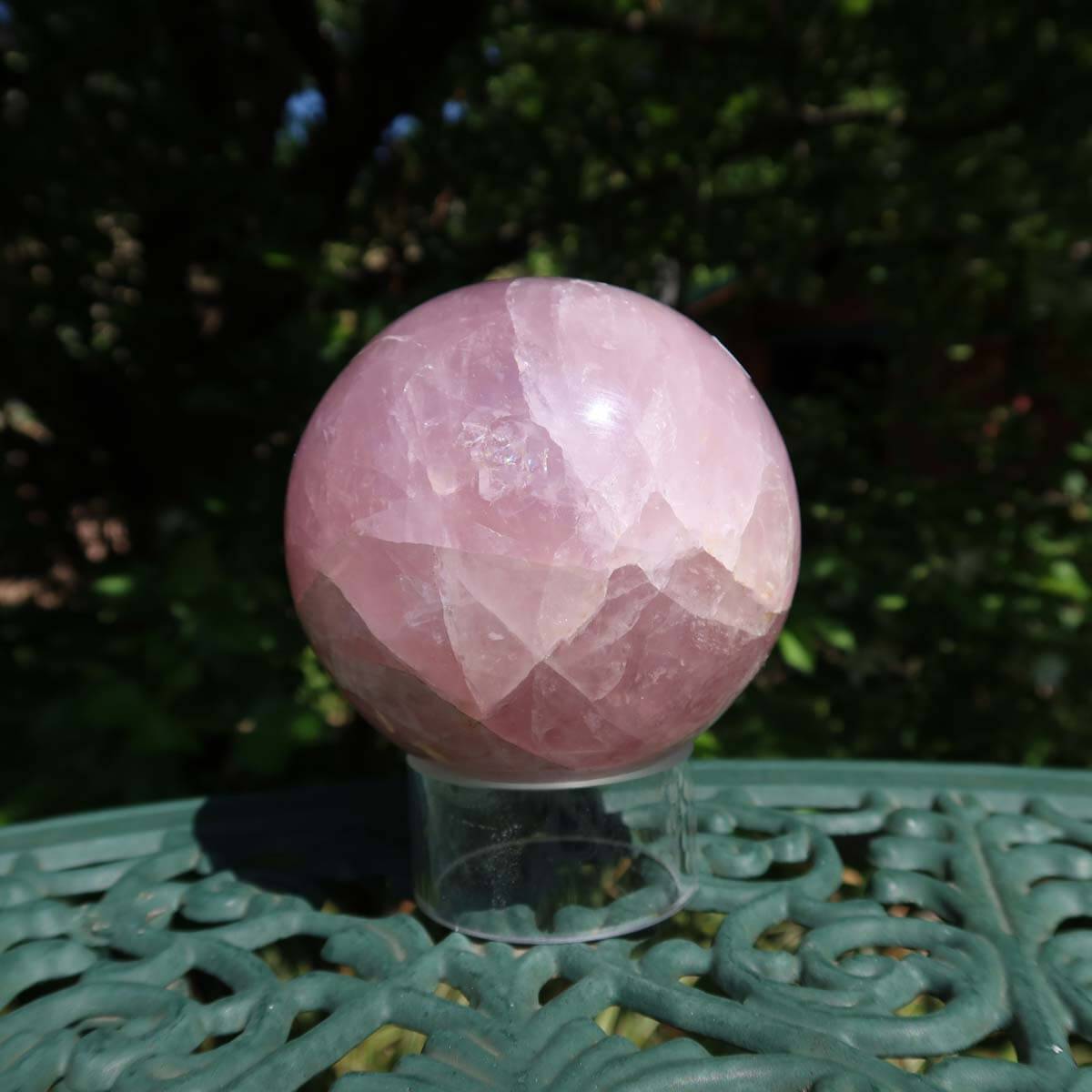 Rosenquarz Kugel geschliffen, 85mm Durchmesser, Stein der Liebe, für harmonische Atmosphäre in Wohn- und Schlafzimmer.