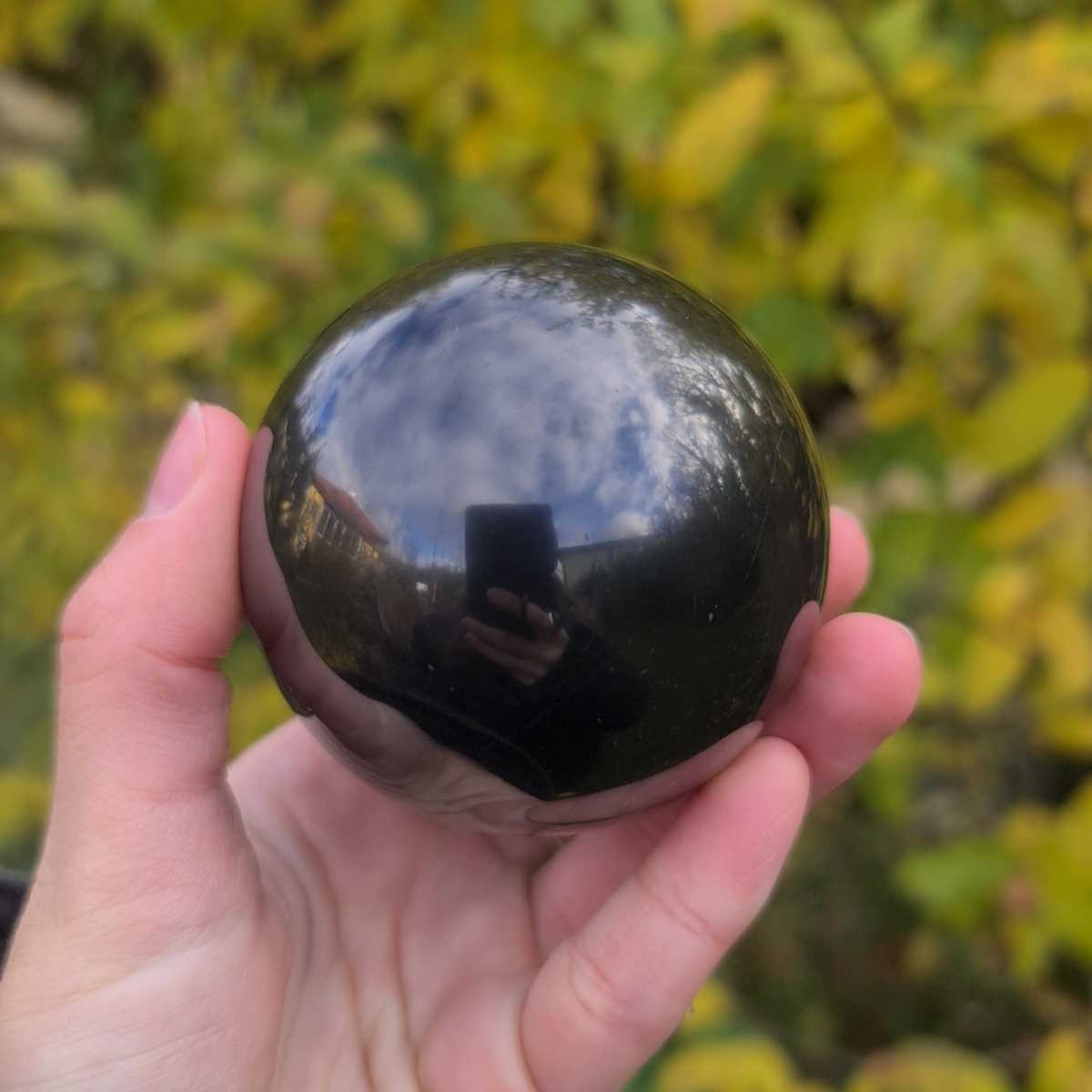 Handgeschliffene Schungit Kugel