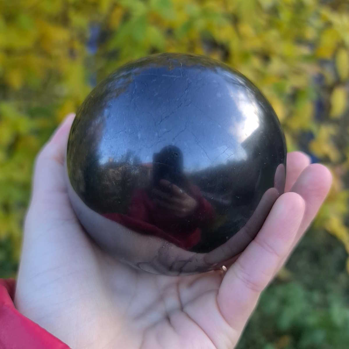 Große Schungit Kugel von Steinwelten 