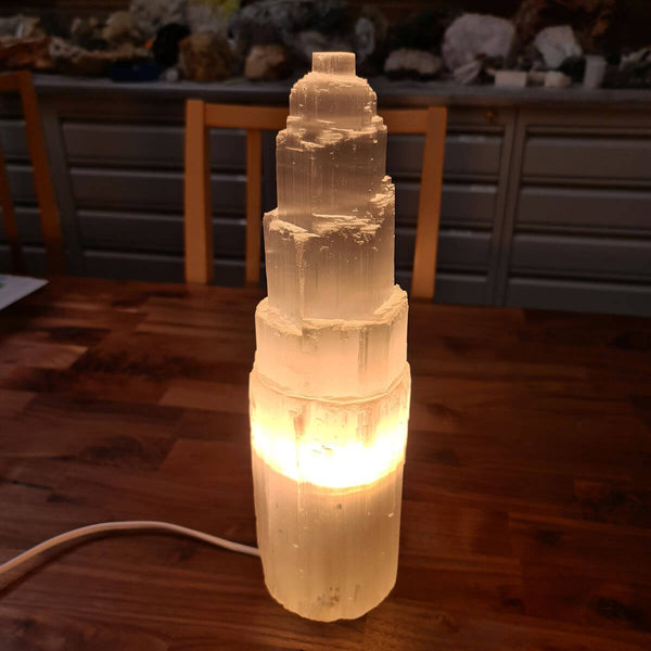 Budawi Selenit Lampe Mit Holzsockel – 30–32 Cm Hoch, Handgefertigt, Mit LED-Leuchtmittel, Für Harmonisches Licht