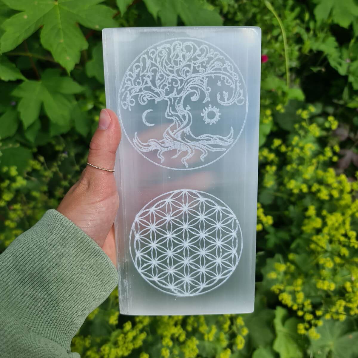 Selenit Ladeplatte mit Gravur von Steinwelten 