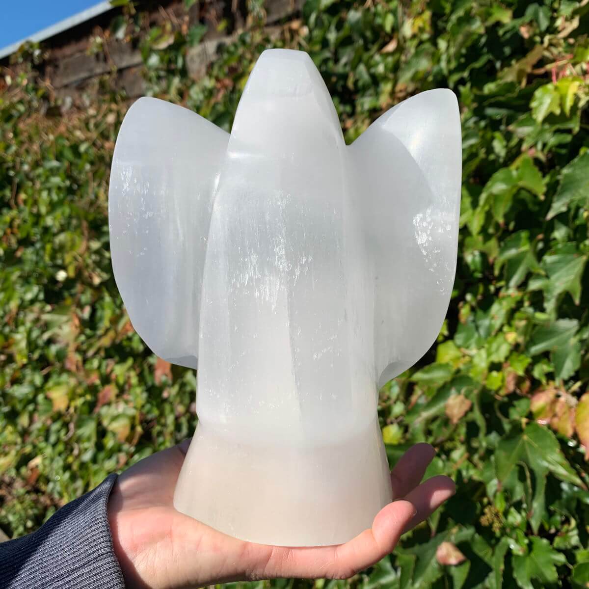 Geschliffener Engel aus Selenit