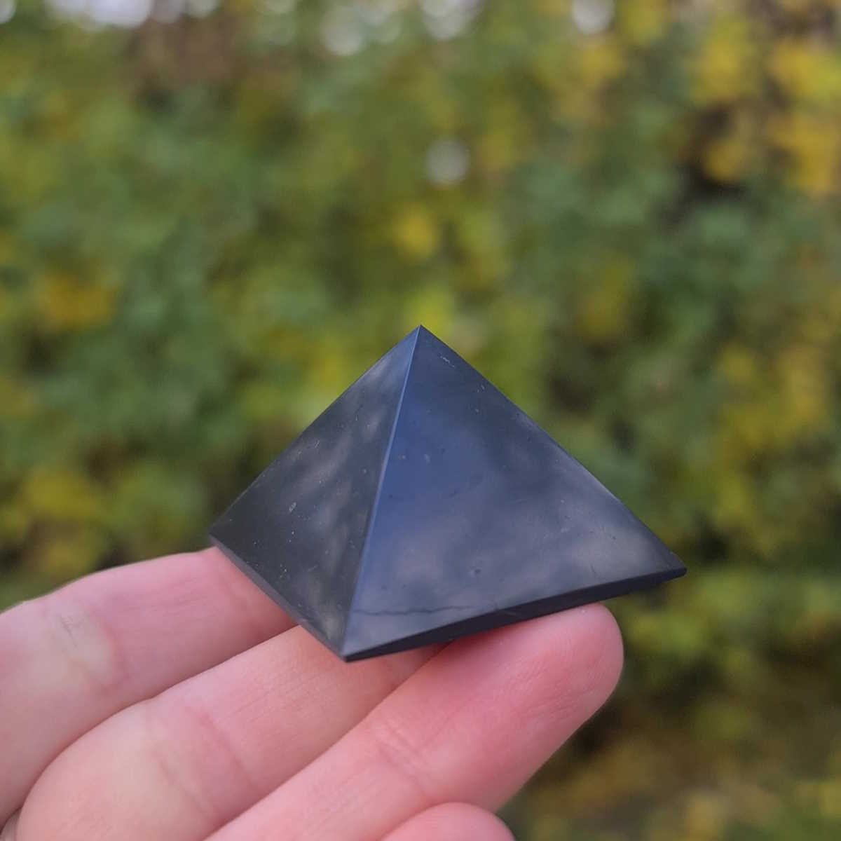 Schungit Pyramide Steinwelten