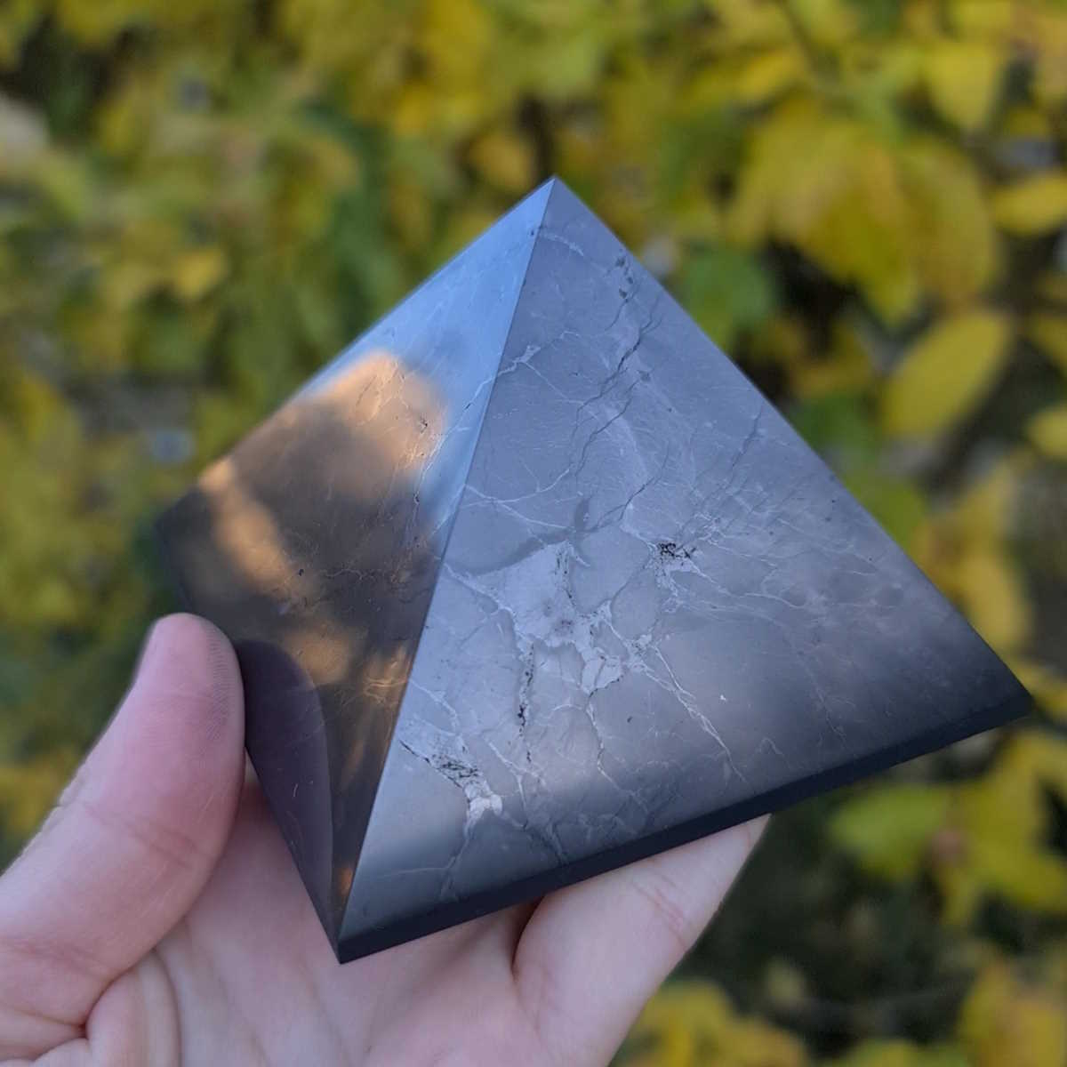 Schungit Pyramide 6cm 